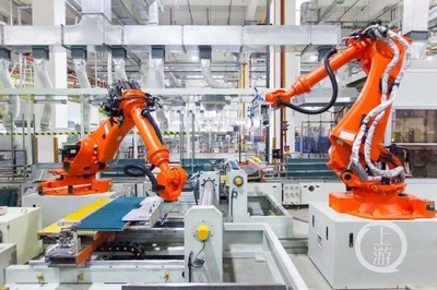 制造業高質量發展進行時 | 海爾“智能+5G”互聯工廠 重慶樣本驅動產業變革，實現用工下降30%、產能提升125%